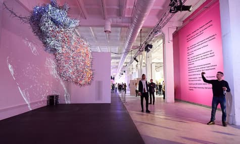 Выставку Ukraine WOW на железнодорожном вокзале продолжили до 29 февраля