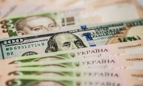 Гривна стала второй в рейтинге валют, которые сильнее всего укрепились за последний год — Нацбанк
