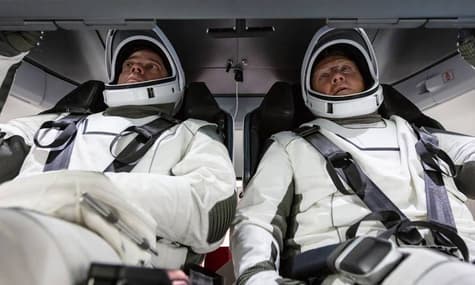 SpaceX запланувала на травень свій перший політ з екіпажем