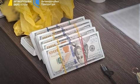 $110 тисяч в обмін на угоду зі слідством у справі про постачання до рф. НАБУ заявляє, що викрило на хабарі посадовця СБУ