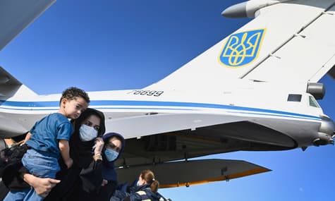Український військовий літак, який евакуював людей із Кабула, вже у Києві. Він привіз 83 людини
