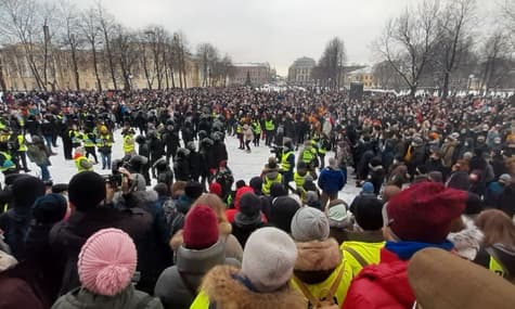В России вновь протесты в поддержку Навального. В некоторых городах люди выходят на улицы в 40-градусный мороз