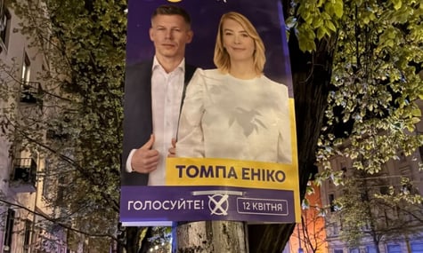 «“Тіса”. Голосуйте». В угорському місті з'явилися підробні українськомовні плакати на підтримку опозиційної партії «Тиса»