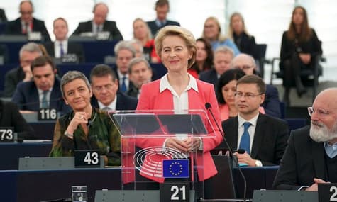 Европарламент утвердил новый состав Еврокомиссии: ее впервые возглавила женщина