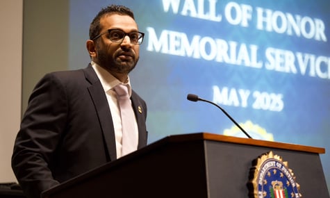 Підлеглі директора ФБР не могли розбудити його, бо він був п'яним. Одного разу навіть довелося ламати двері — Atalntic