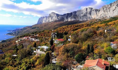 Кто поселился на засекреченных дачах в Крыму