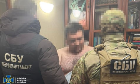 Київські інженери допомагали росії відновлювати пошкоджені НПЗ. Їх затримали — СБУ