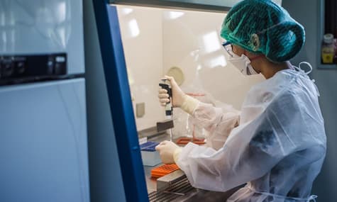 За добу в Україні коронавірус виявили в понад 4300 людей. Загалом COVID-19 хворіли чи хворіють понад 234 тисячі