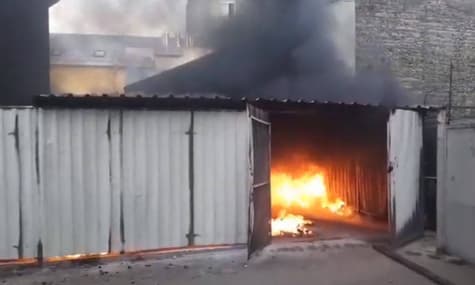 У Києві біля найстарішого житлового будинку сталася масштабна пожежа
