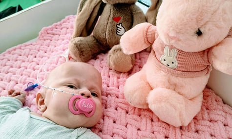 Дівчинка, яка народилася з вагою 750 грамів