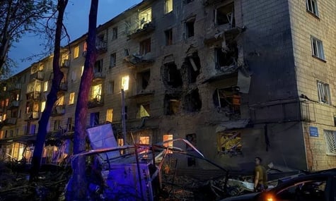 росіяни вдарили авіабомбами по одній із центральних вулиць у Сумах. Щонайменше троє людей загинули (ДОПОВНЕНО)