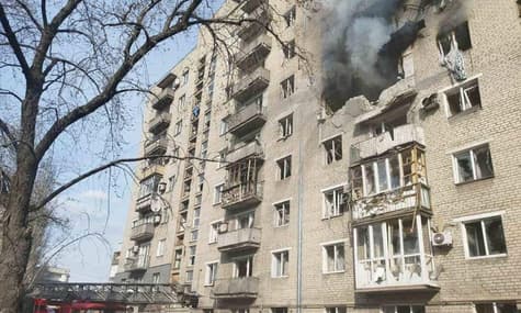 Оккупанты попали в многоэтажку в Донецкой области: ранены пять человек