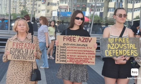 «Чекаю на повернення свого сина». У Києві відбулася акція-нагадування про українських полонених (ФОТО)