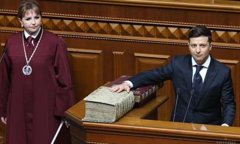 Конституционный суд признал законным указ Зеленского о роспуске Рады — СМИ