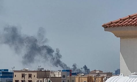 Стовп диму над Абу-Дабі в ОАЕ після ударів Ірану, 28 лютого 2026 року