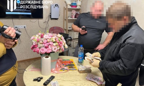 Офіцер ЗСУ відправив підлеглих крутити шаурму на Донеччині, а вони водночас отримували бойові виплати — ДБР