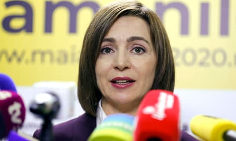 У Молдові вперше президентом обрали жінку: що треба знати про опозиціонерку Маю Санду