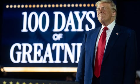 Трамп виступив із промовою з нагоди 100 днів президентства: висміяв Байдена, згадав про мігрантів та мита
