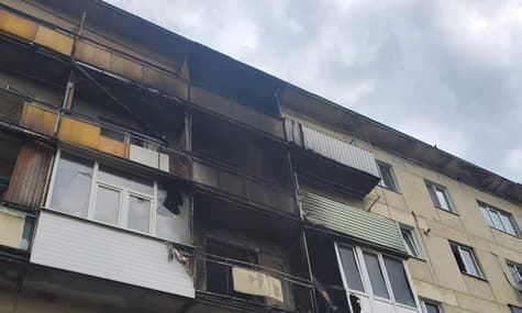 Обстріли Луганщини на Великдень: окупанти втретє влучили у нафтопереробний завод і зруйнували 7 будинків