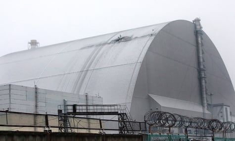 Наслідки влучання російського безпілотника в Новий безпечний конфайнмент на Чорнобильській АЕС