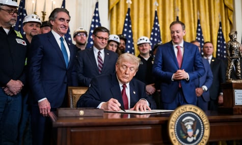 10% до вже наявних мит: Трамп ігнорує рішення Верховного суду про заборону тарифів та обіцяє використати інший закон