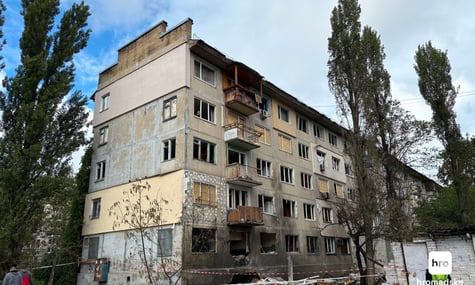 «Ми вискочили з будинку, а тут повно скла, люди нажахані». Що кажуть очевидці про російську атаку на Київ 22 вересня