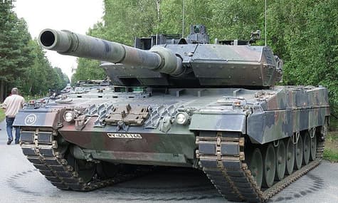 Шольц блокує постачання в Україну 100 сучасних німецьких танків — Welt