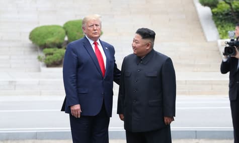 Трамп і Кім Чен Ин зустрілися у демілітаризованій зоні на кордоні двох Корей