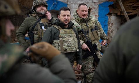 Зеленський відвідав Роботине на Запоріжжі й вручив нагороди захисникам