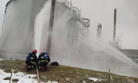 В Беларуси вспыхнул пожар на территории подсанкционного нефтеперерабатывающего завода