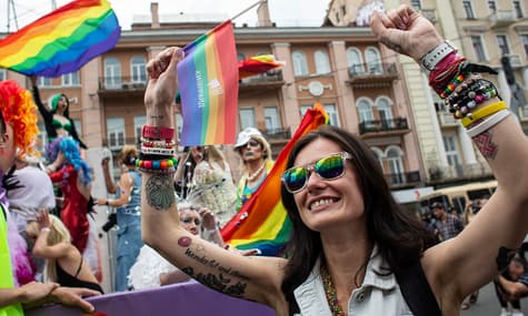 11 жовтня — Міжнародний день камінг-ауту: дивіться фільм «Не ховай очей» про ЛГБТ-спільноту в Україні