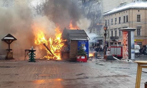 У Львові на різдвяному ярмарку сталась пожежа: постраждали четверо людей