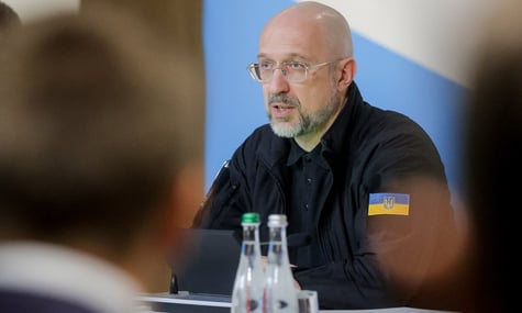 Шмигаль запевнив, що уряд розв'яже питання щодо відстрочки для вчителів та викладачів під час літніх канікул