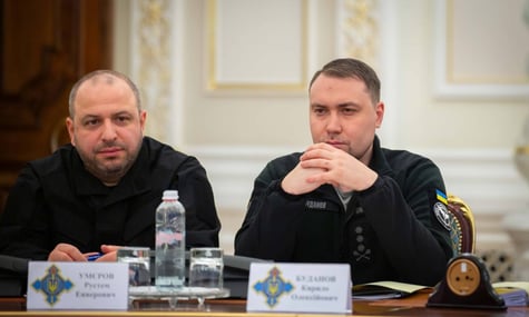 «Україна постійно дискутує з Анкориджем». На перемовинах США обіцяють Україні «рай» за вихід із Донбасу — УП