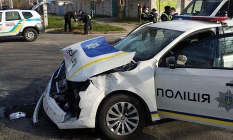 ДБР розслідує аварію за участі автомобіля поліції