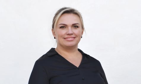 Підозрювану в хабарництві експосадовицю КМДА взяли під варту. Її звільнили через застілля у кабінеті