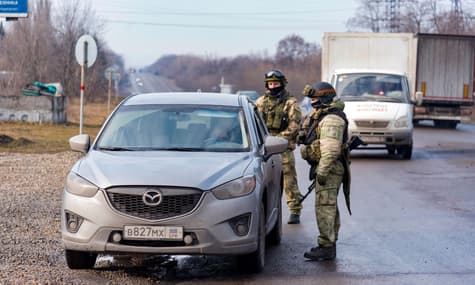 В оккупированной Луганской области россияне охотятся на автомобили с украинскими номерами