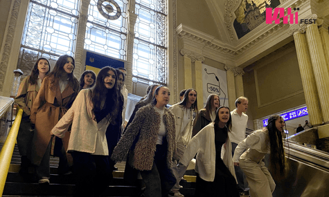 Перфоманс до прем’єри української адаптації вистави «Троянські жінки» на центральному вокзалі Києва