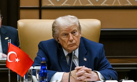 «Сподіваюся, ви сумуватимете за мною». Трамп розповів, які накази лишив у записці на випадок, якщо Іран уб'є його