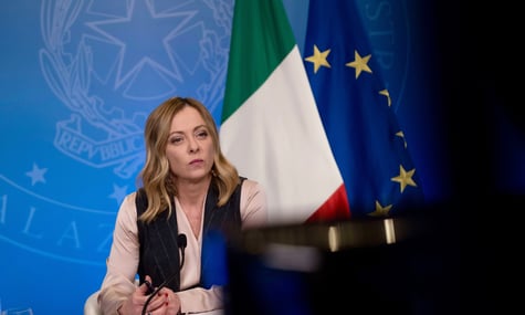 Макрон звинуватив Мелоні в поширенні неправди про зустрічі щодо України — медіа
