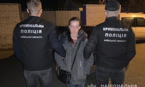 На Київщині жінка ошукала пенсіонерку на 100 тисяч за схемою «ваш родич у біді». Її затримали — Нацполіція