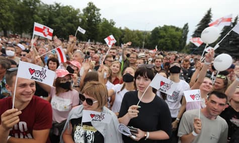 У білоруських містах тисячі людей вийшли на підтримку конкурентки Лукашенка