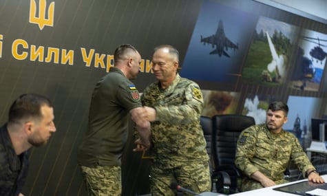 Сирський офіційно передав повноваження головнокомандувача Драпатому