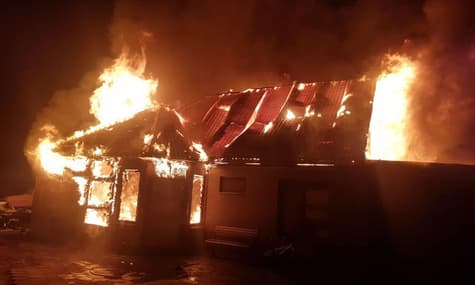 В Одесской области из-за новогодней гирлянды сгорел дом. Спасатели рассказывают, что делать, чтобы такого не произошло