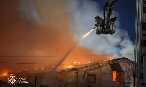 росіяни атакували Київ балістикою. У двох районах пожежі, постраждали люди