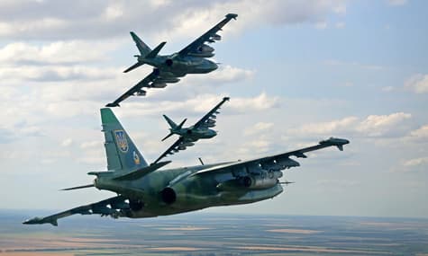 Українська авіація на півдні тричі атакувала склади боєприпасів та скупчення техніки окупантів