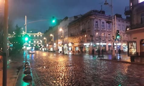 У центрі Львова водій маршрутки збив двох жінок і втік із місця ДТП. Одна з потерпілих померла