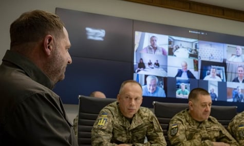 Єрмак просив про виїзд із Києва для «правової допомоги військовим», коли зустрічався із Сирським — «Межа»