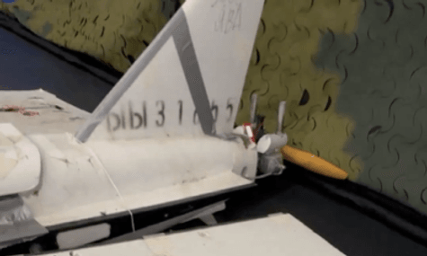 «Так закінчить кожен дрон»: Туск показав збиті безпілотники, які налетіли на Польщу у вересні