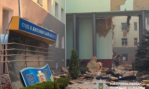 росіяни влучили дроном у будівлю поліції в Житомирі — двоє поліціянтів загинули, ще 20 людей постраждали (ДОПОВНЕНО)